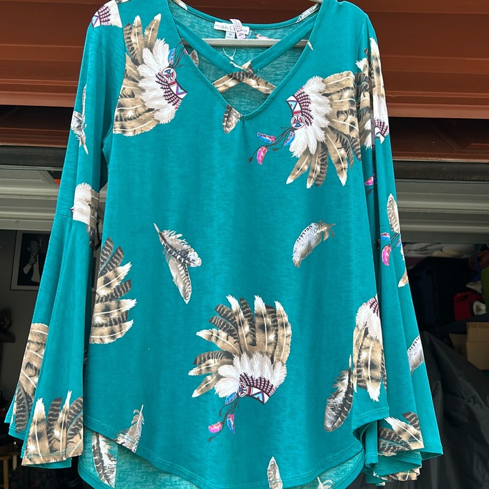 Moa Moa top bell sleeves criss crossed v neck